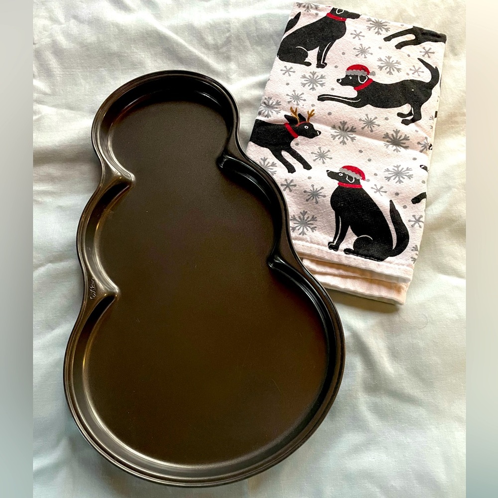 Wilton snowman cookie cake  pan and pup Christmas’s towel! Both new